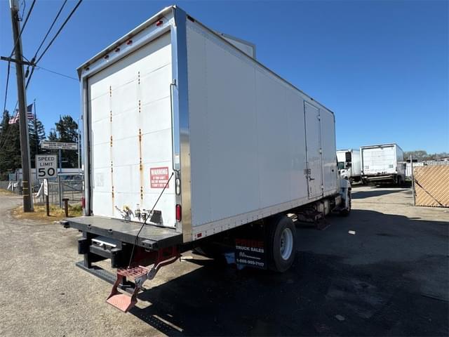 Image of Hino 338 equipment image 4