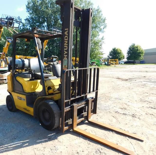 Image of Hyundai 25L-7A equipment image 2