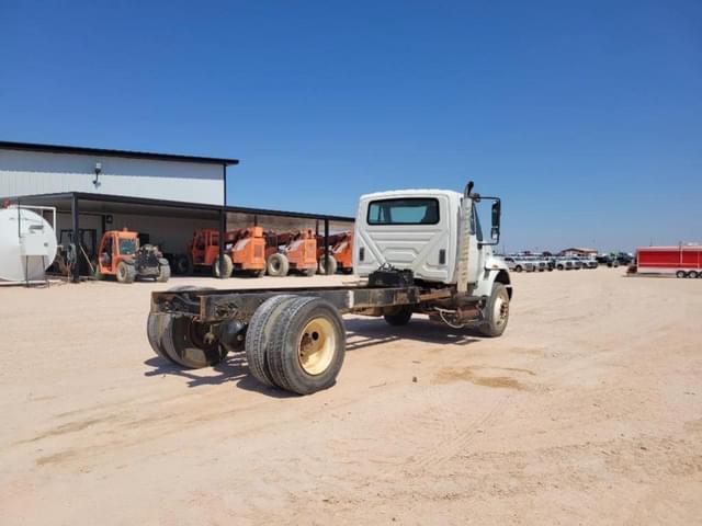 Image of International 4300 equipment image 3