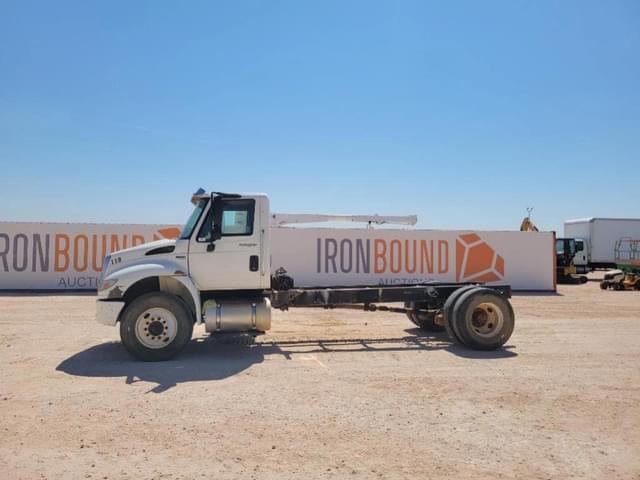 Image of International 4300 equipment image 1