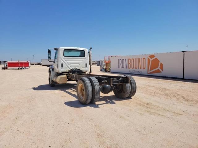 Image of International 4300 equipment image 2