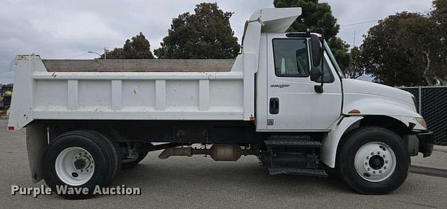 Image of International 4300 equipment image 3