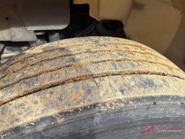 Image of International Durastar 4300 equipment image 4