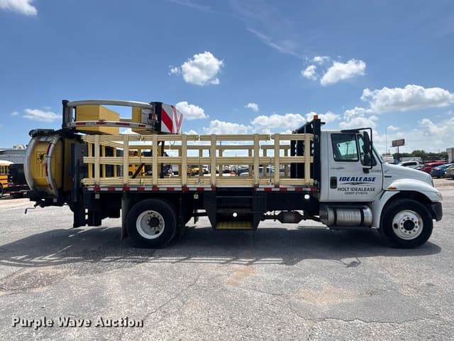 Image of International 4300 equipment image 3