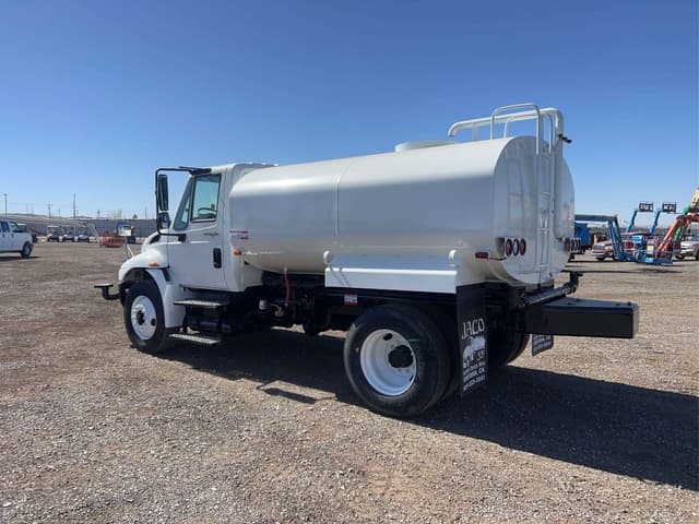 Image of International 4300 equipment image 3