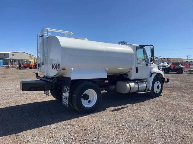 Image of International 4300 equipment image 2