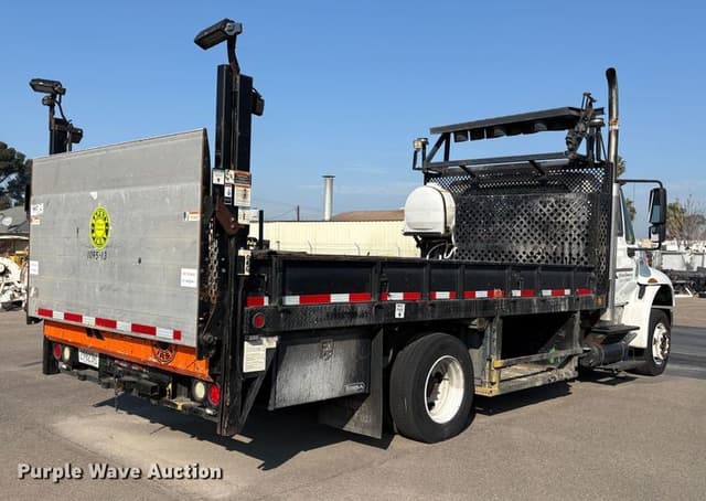 Image of International 4300 equipment image 4