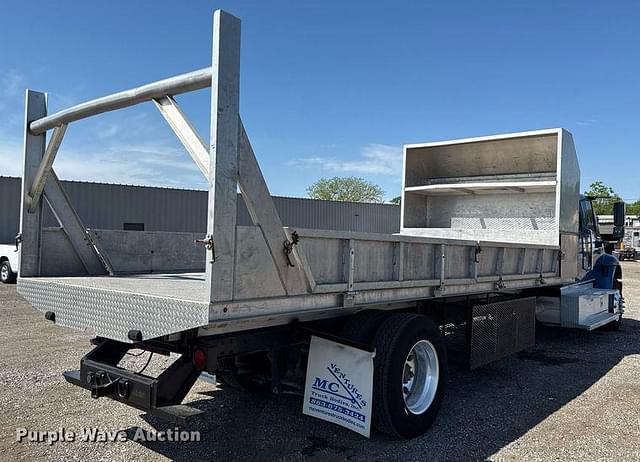 Image of International 4400 equipment image 4