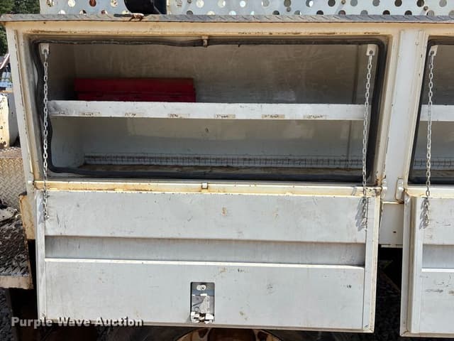 Image of International 4400 equipment image 4