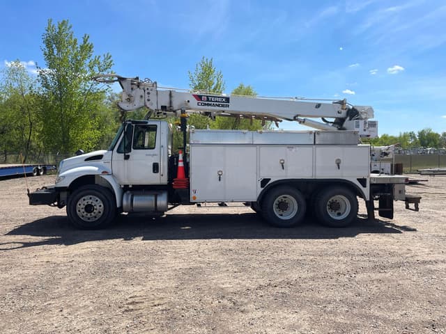 Image of International 4400 equipment image 1