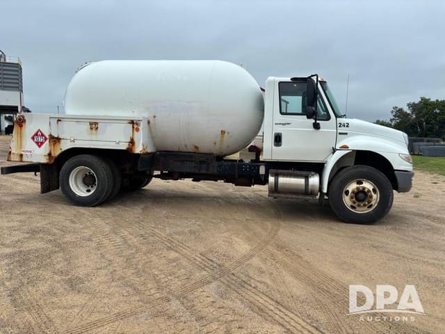 Image of International 4400 equipment image 2