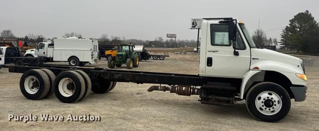 Image of International 4400 equipment image 3