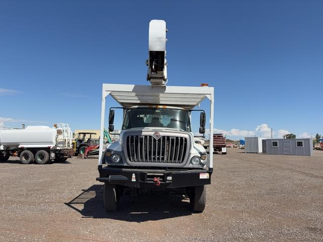 Image of International 7300 equipment image 1