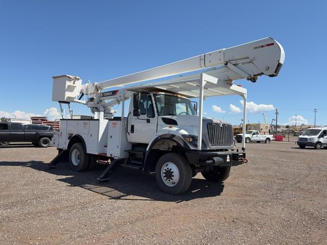 Image of International 7300 equipment image 2