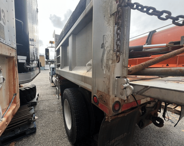 Image of International 7400 equipment image 1