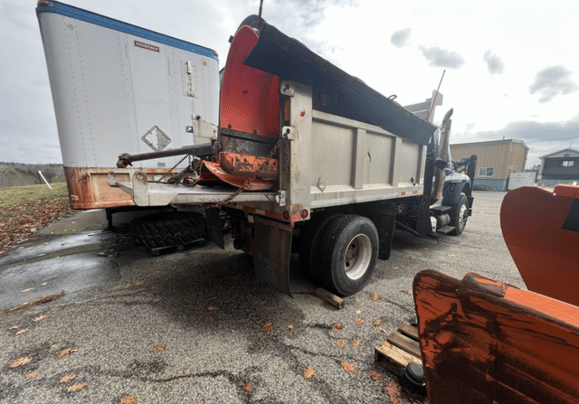 Image of International 7400 equipment image 3