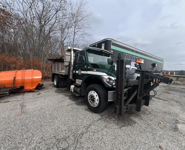 Image of International 7400 equipment image 4