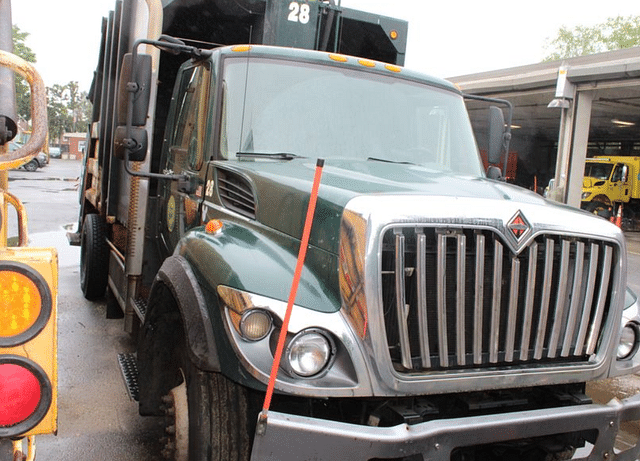 Image of International 7400 equipment image 4