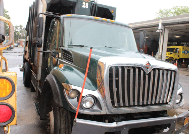 Image of International 7400 equipment image 4