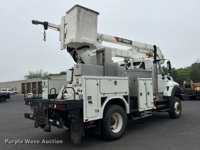 Image of International 7400 equipment image 4