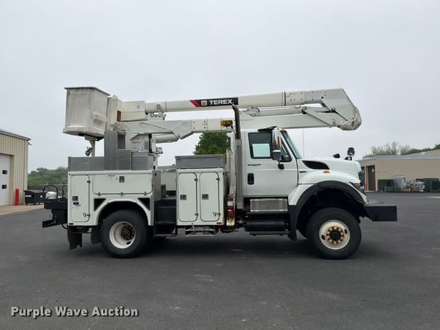 Image of International 7400 equipment image 3