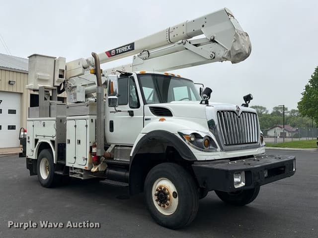 Image of International 7400 equipment image 2