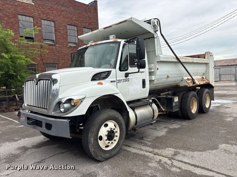 2013 International 7400 Equipment Image0