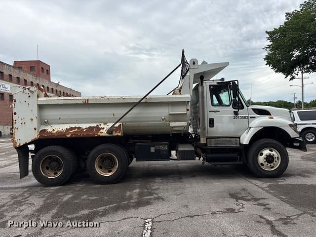 Image of International 7400 equipment image 3