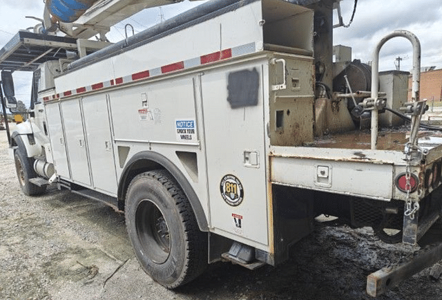 Image of International 7400 equipment image 1