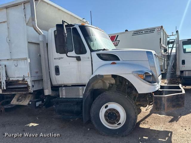 Image of International 7400 equipment image 3