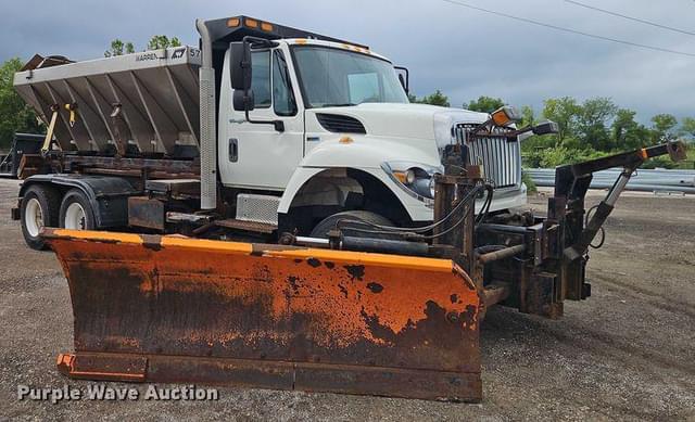 Image of International 7400 equipment image 2