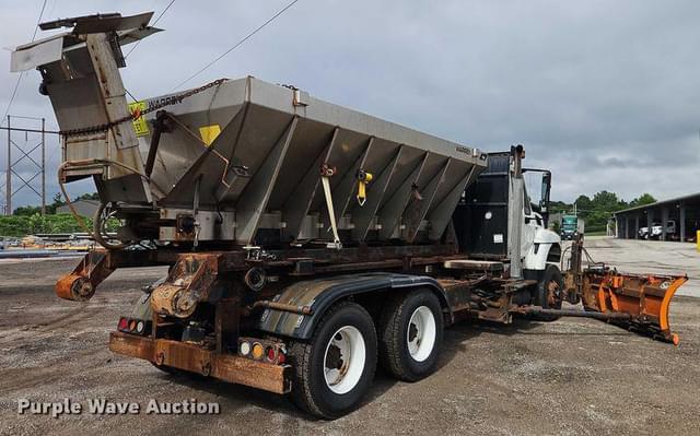 Image of International 7400 equipment image 4