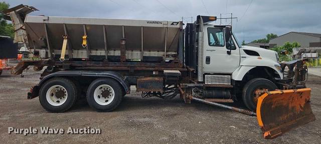 Image of International 7400 equipment image 3