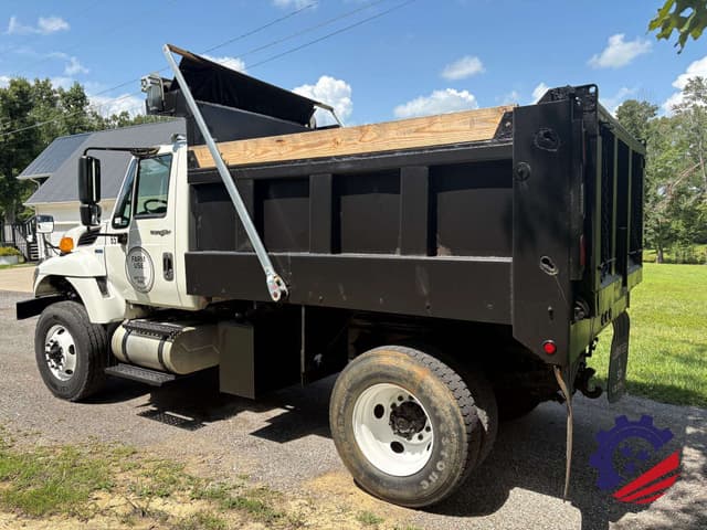 Image of International 7400 equipment image 2