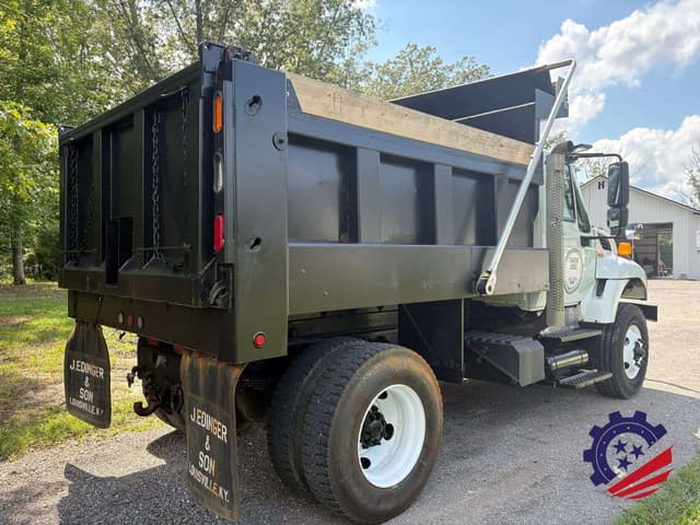 Image of International 7400 equipment image 4