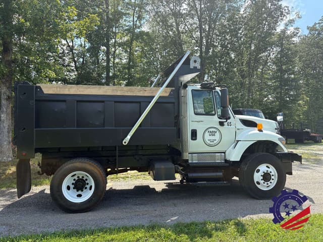 Image of International 7400 equipment image 3