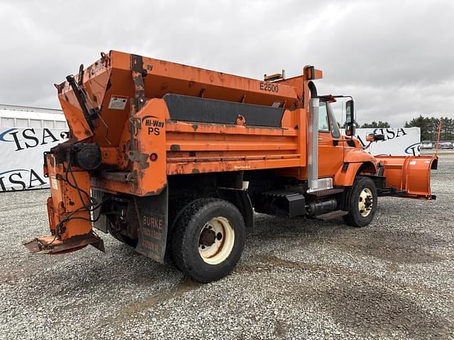 Image of International 7400 equipment image 4