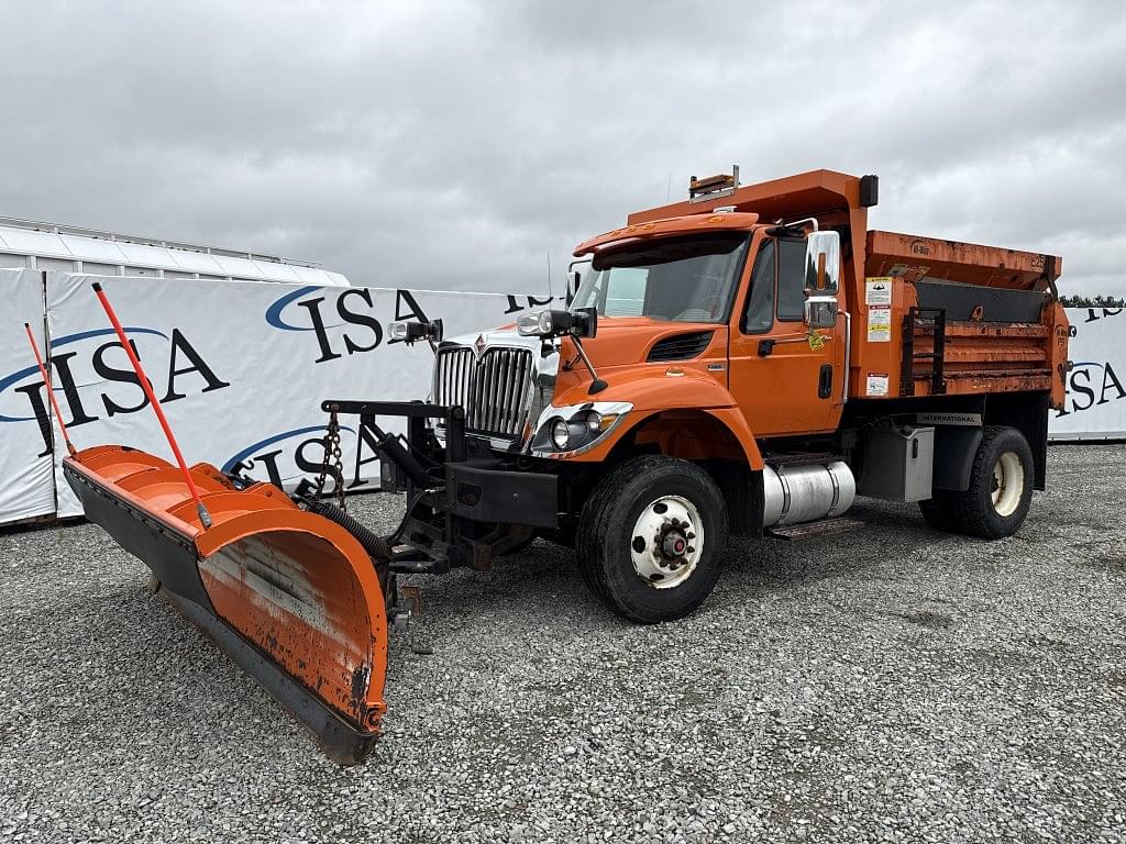 Image of International 7400 Primary image