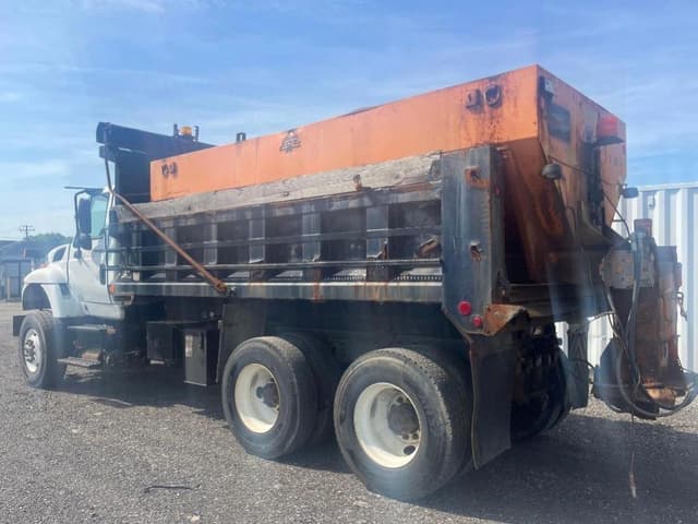 Image of International 7400 equipment image 1