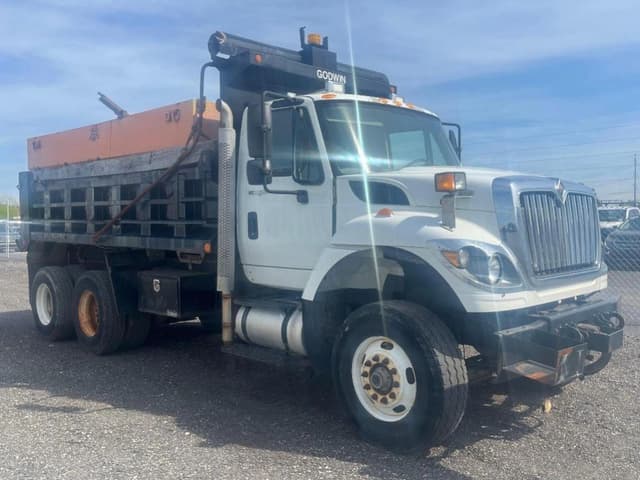 Image of International 7400 equipment image 4