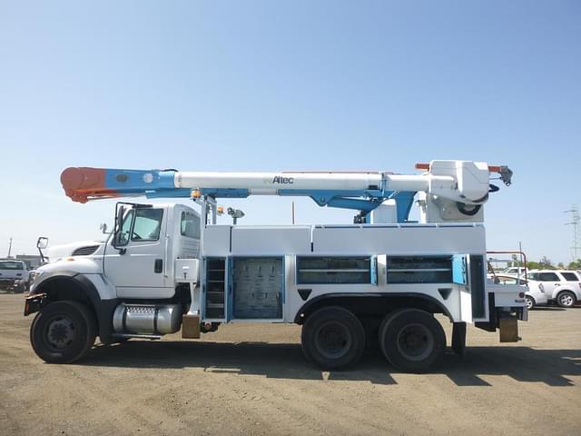 Image of International 7500 equipment image 4