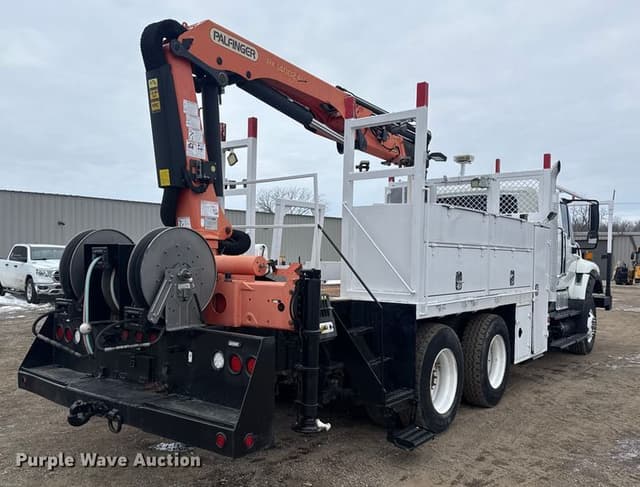 Image of International 7600 equipment image 4