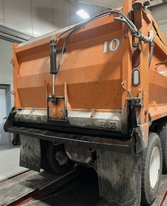 Image of International 7600 SFA equipment image 1