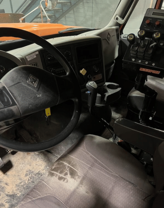 Image of International 7600 SFA equipment image 3