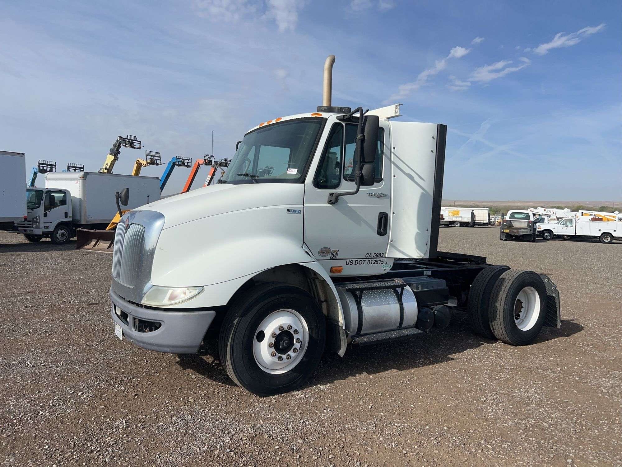 2013 International 8600 Equipment Image0