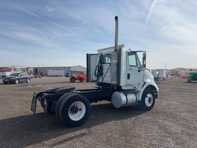 Image of International 8600 equipment image 2