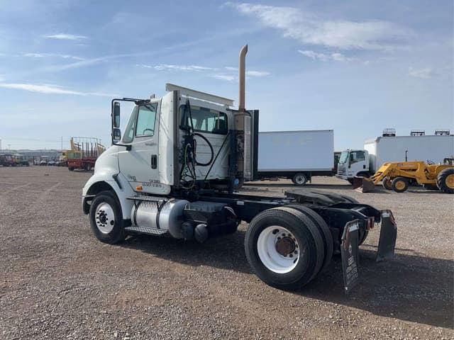 Image of International 8600 equipment image 3