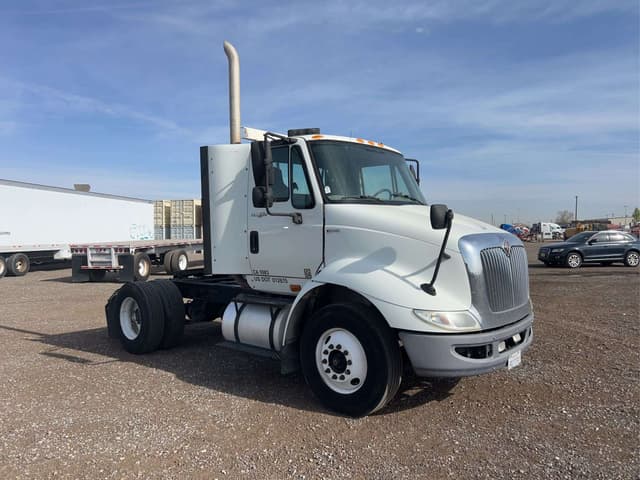 Image of International 8600 equipment image 1