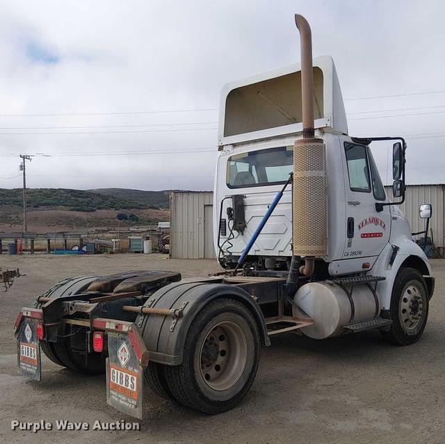 Image of International 8600 equipment image 4