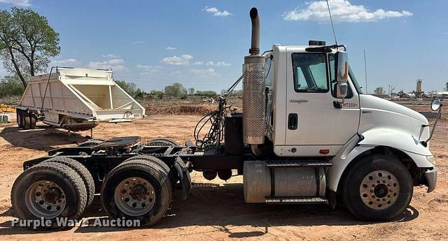 Image of International 8600 equipment image 3